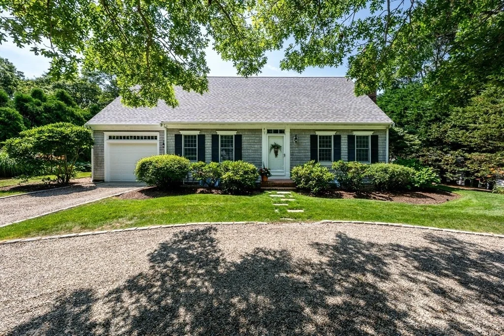Photo of 8 Macandrew Dr
