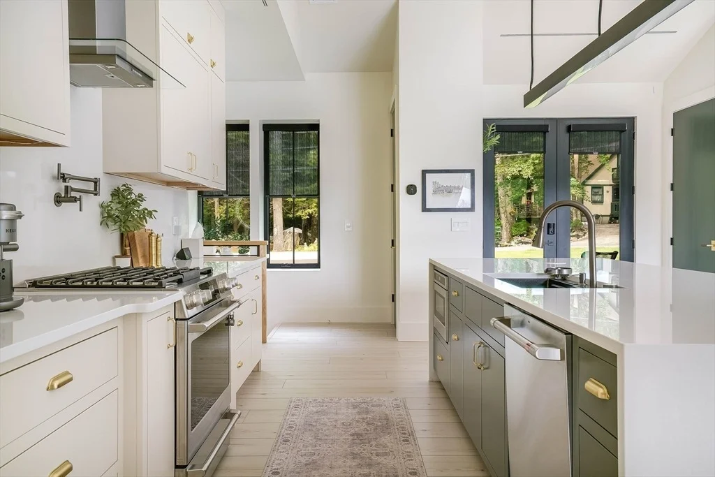 Photo of 226 Lakeview Drive