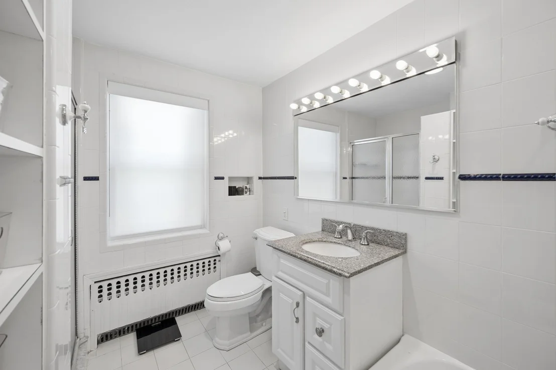 Photo of 1175 Centre St