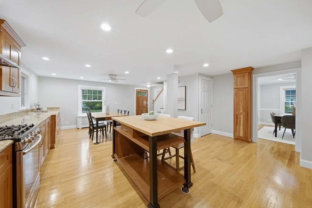 Photo of 8 Brackett Ave