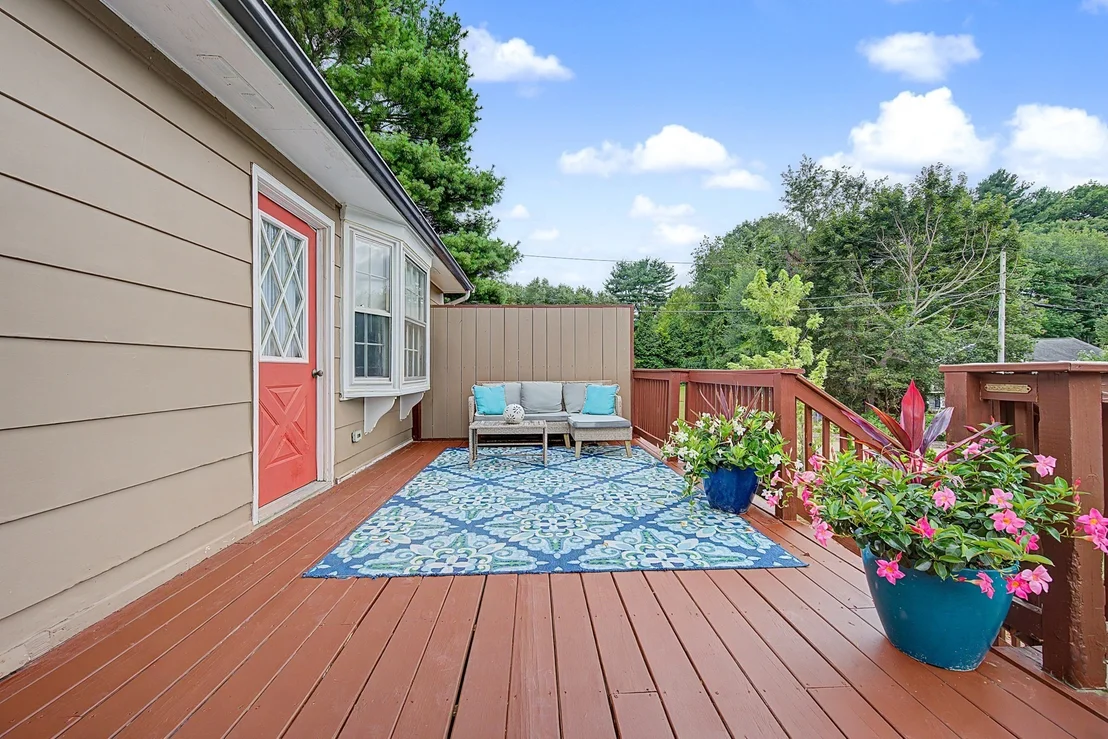 Photo of 592 Pond St