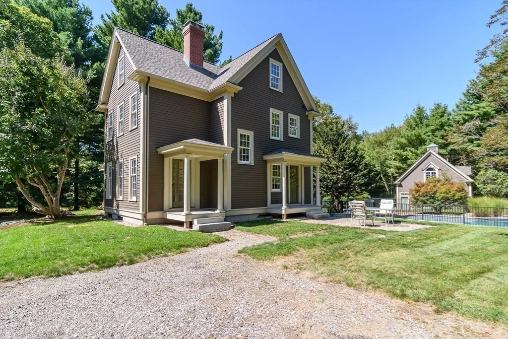 Photo of 1 Laura Lane