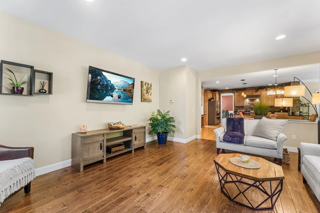 Photo of 32 Howarth Dr