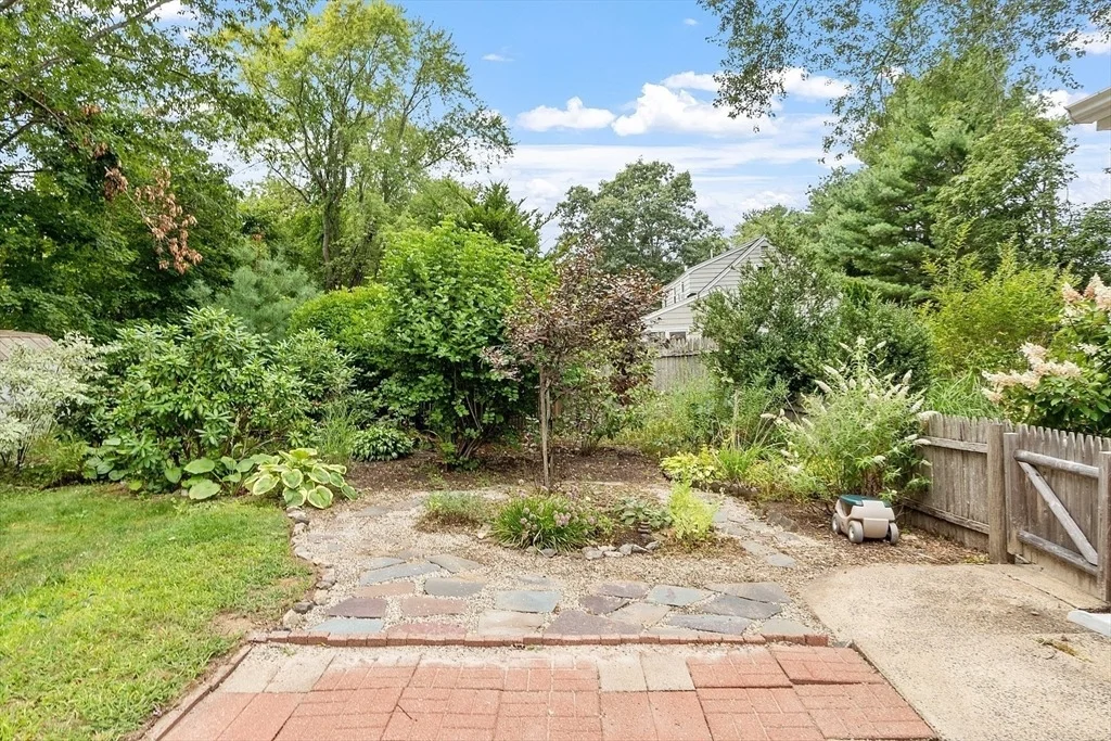 Photo of 2 Putnam Road