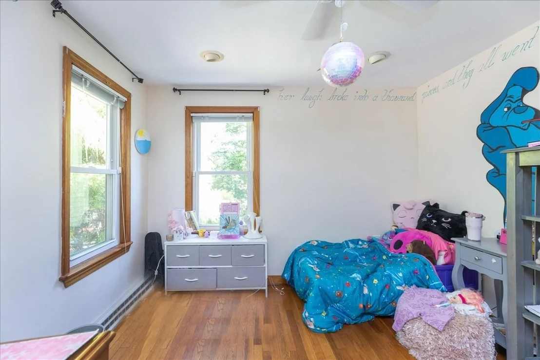 Photo of 43 Crestwood Cir