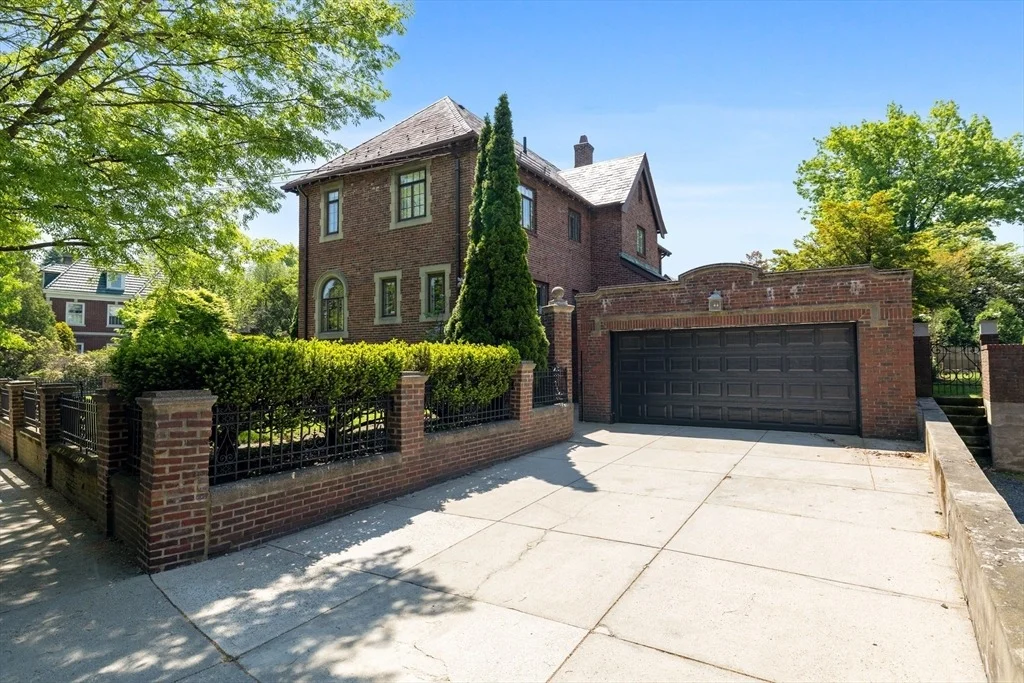 Photo of 98 Carlton St