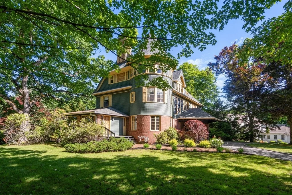 Photo of 379 Central