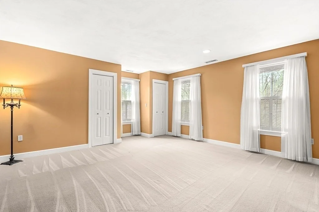 Photo of 2 Liberty Ln