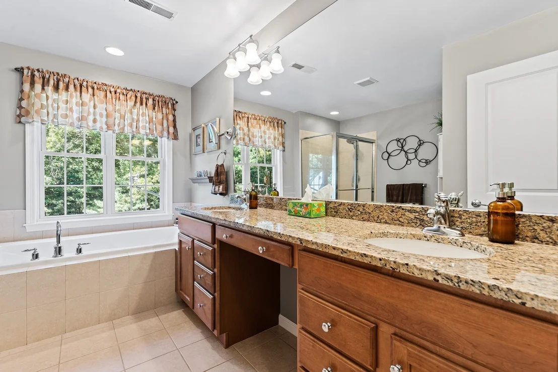 Photo of 32 Howarth Dr