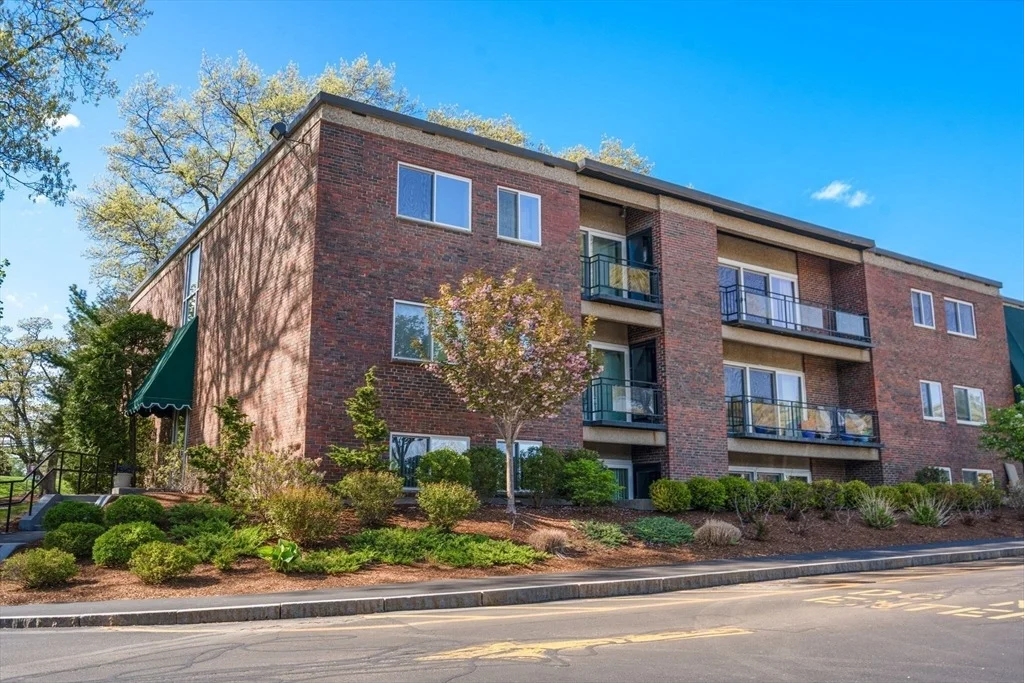 Photo of Unit 124 at 1202 Greendale Avenue