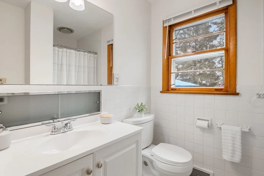 Photo of 20 Laurence Dr