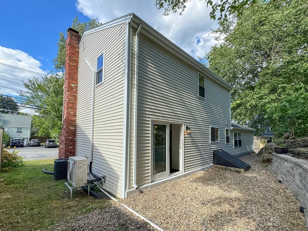 Photo of 282 Pleasant St