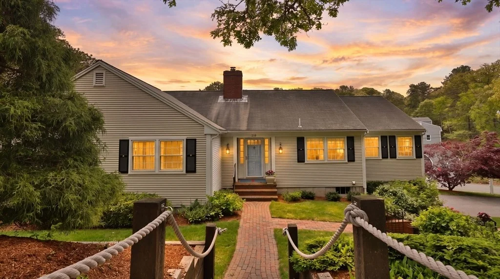 Photo of 240 Riverview Drive