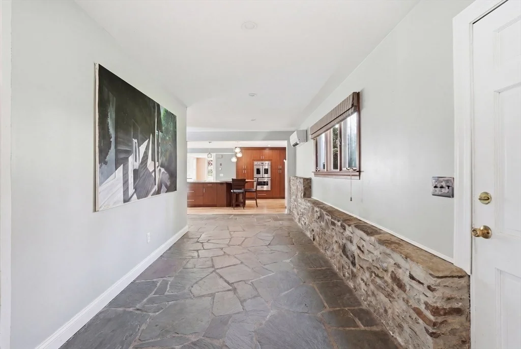 Photo of 8 Hillside Rd