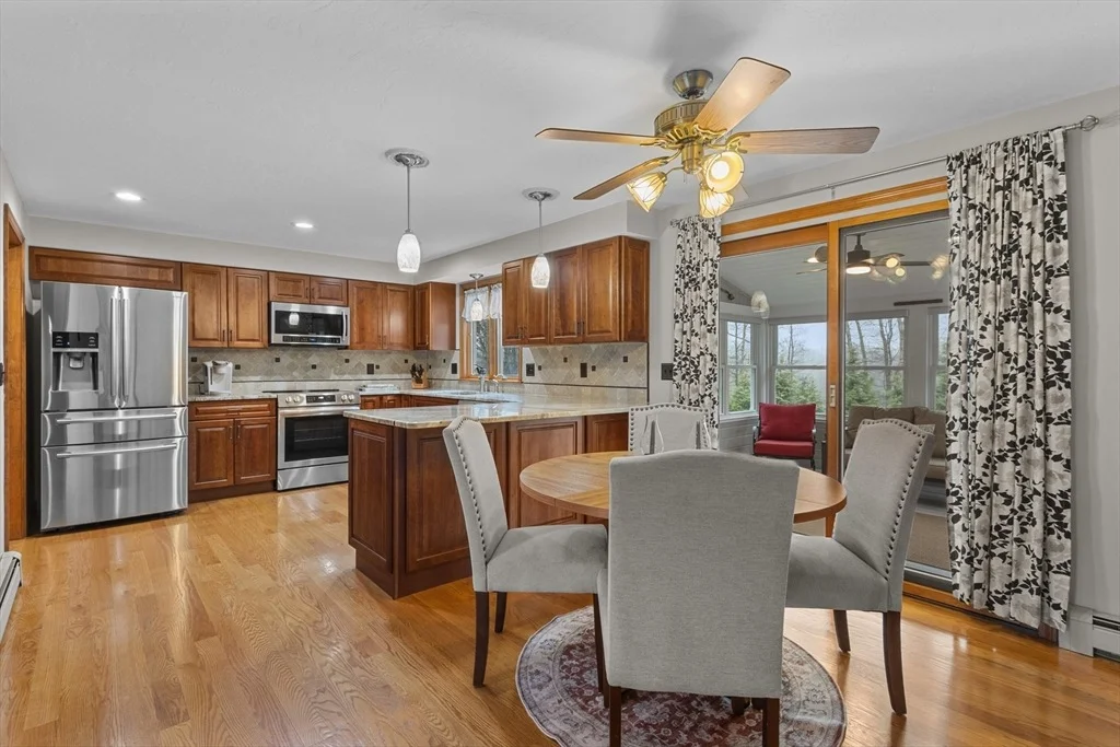 Photo of 16 Flint Pond Rd