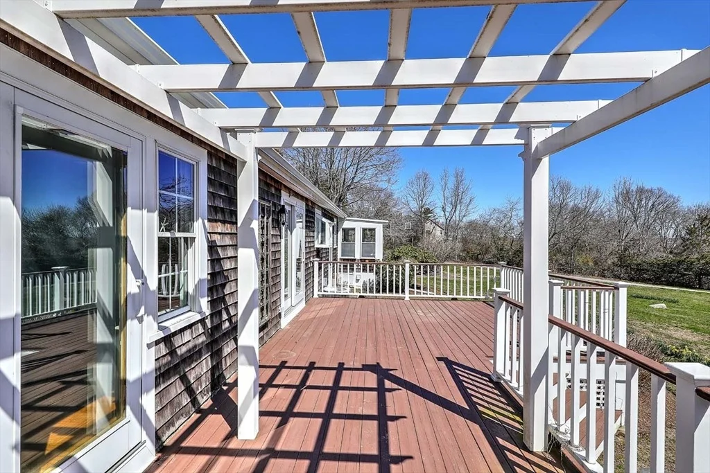 Photo of 1484 Drift Road