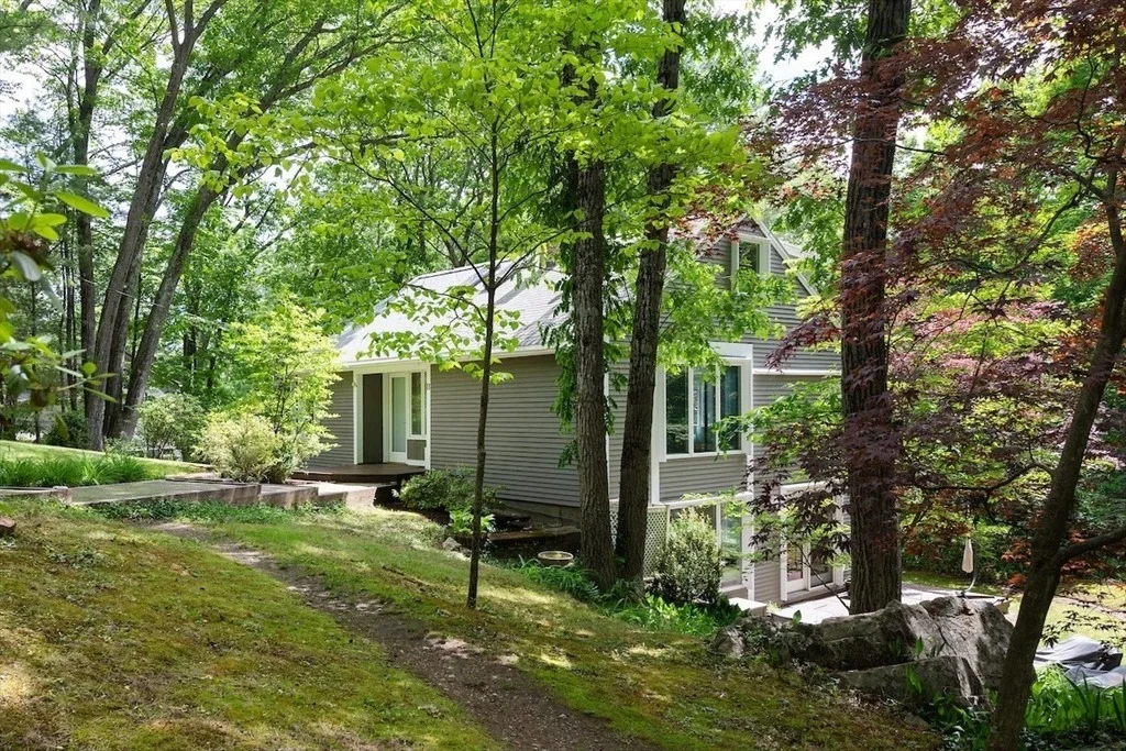 Photo of 11 Juniper Ridge Rd