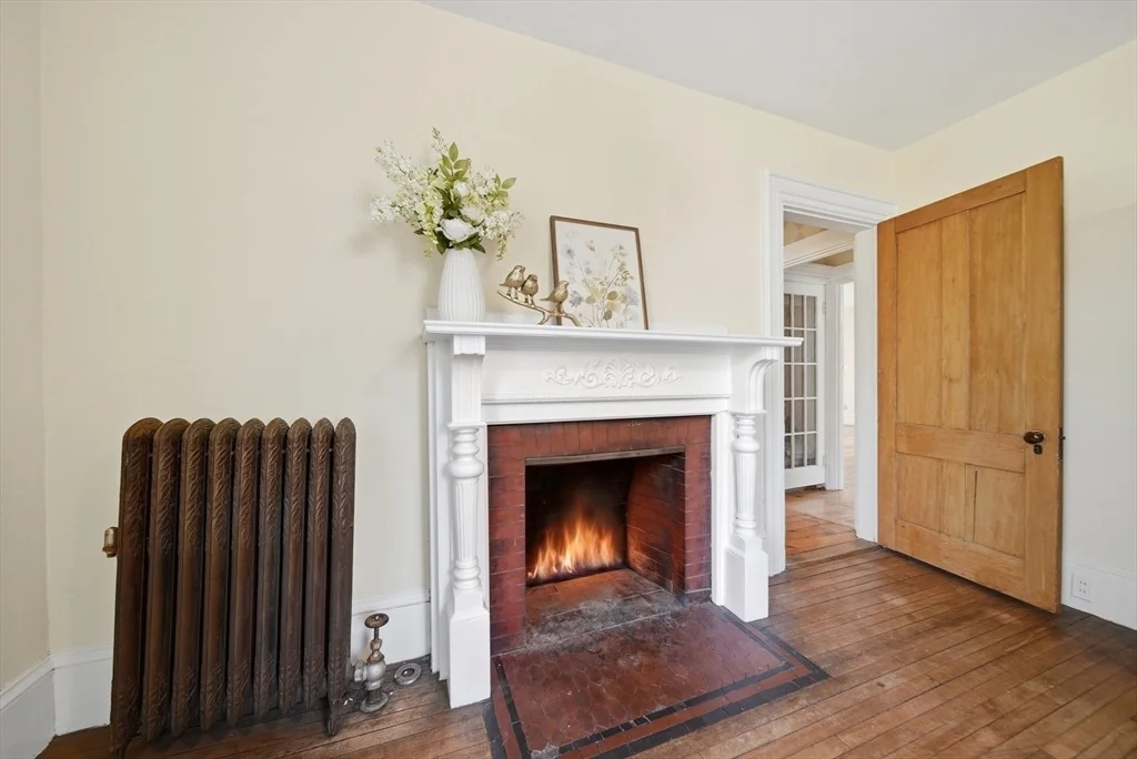 Photo of 1547 Main St