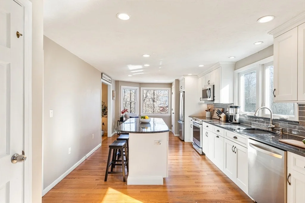 Photo of 886 Salem End Rd