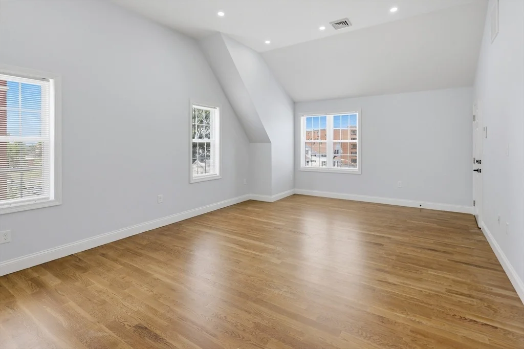 Photo of 489 Spring
