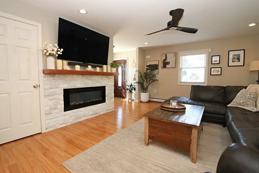 Photo of 27 Overlea Avenue