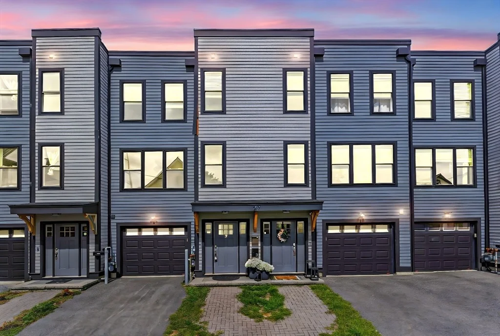 Photo of Unit 2 at 27 Carter St