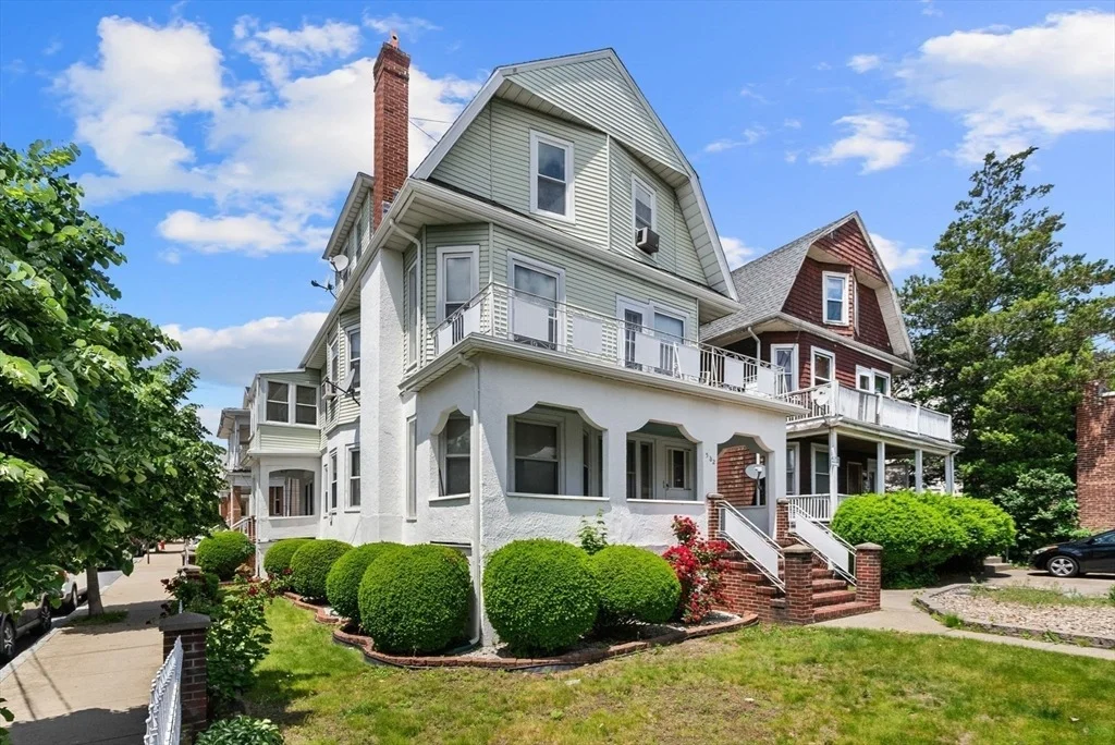 Photo of 562 Broadway