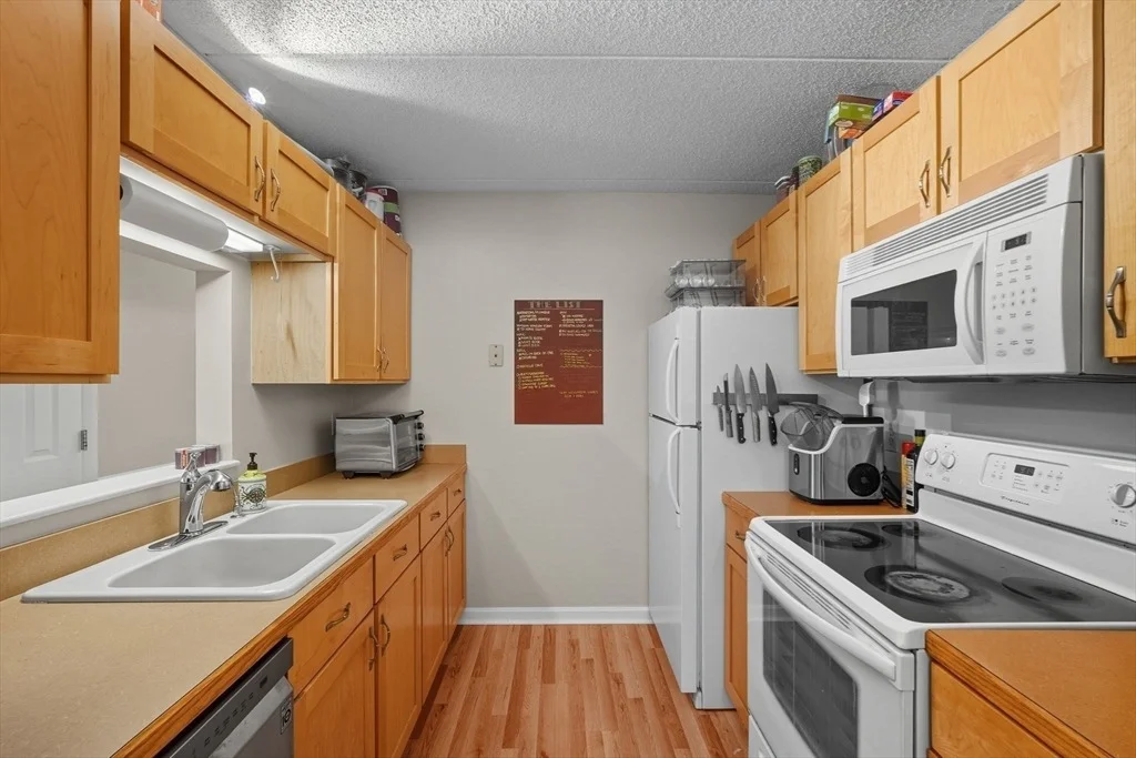 Photo of Unit B at 16 Maple Crest Cir