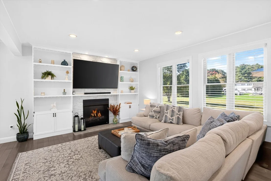 Photo of 537 Southwick Rd