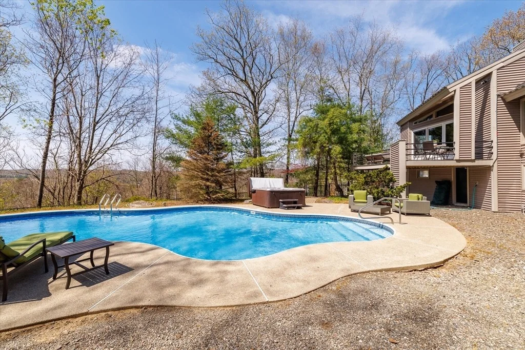 Photo of 35 Hickory Dr