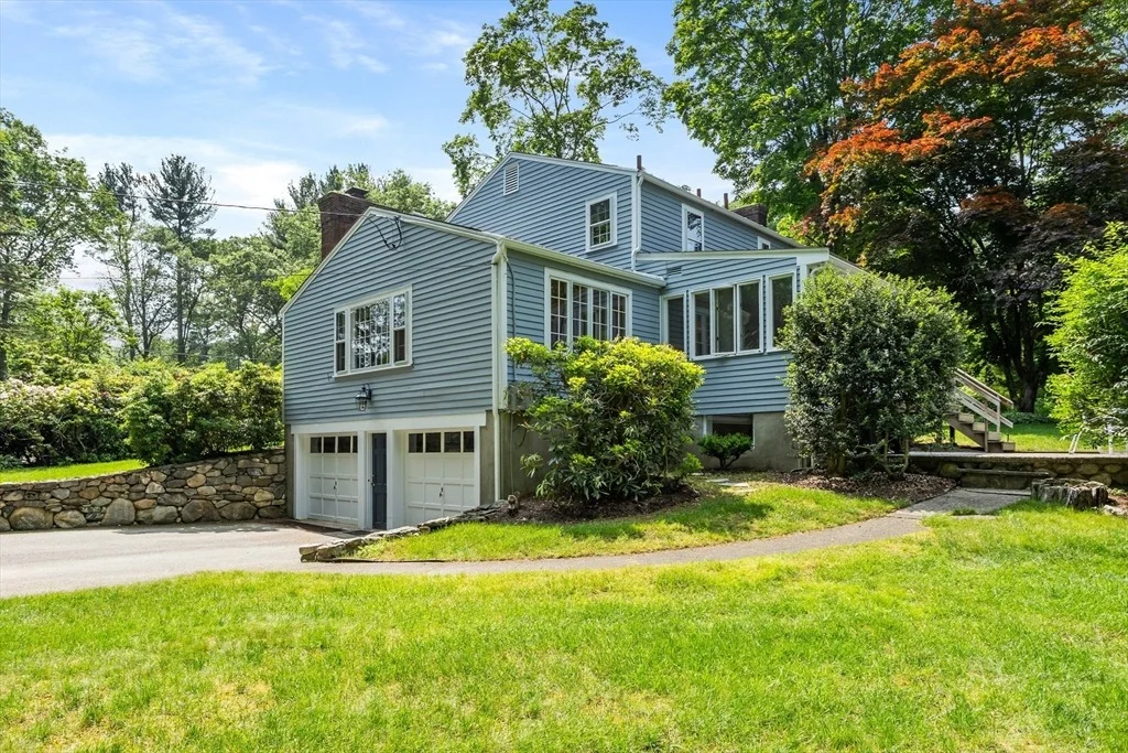 Photo of 15 Thoreau Rd