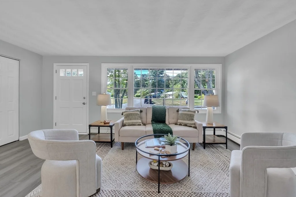 Photo of 33 Ruthellen Rd