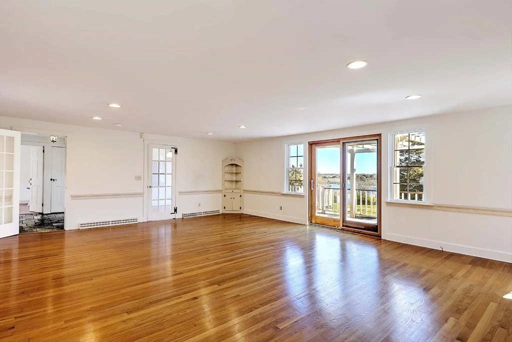 Photo of 1484 Drift Road