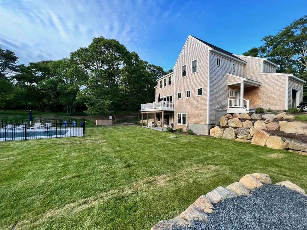 Photo of 1526 Hyannis Road