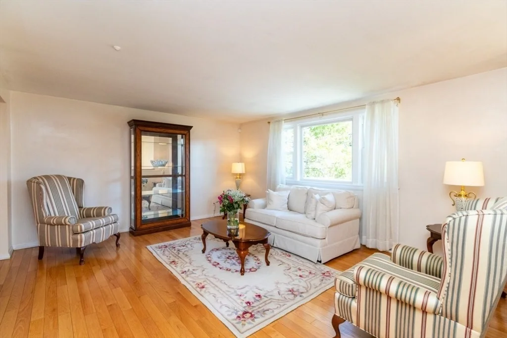 Photo of 89 Fernandez Cir