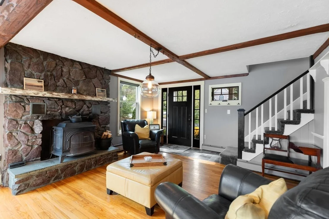 Photo of 35 Lakeside Blvd