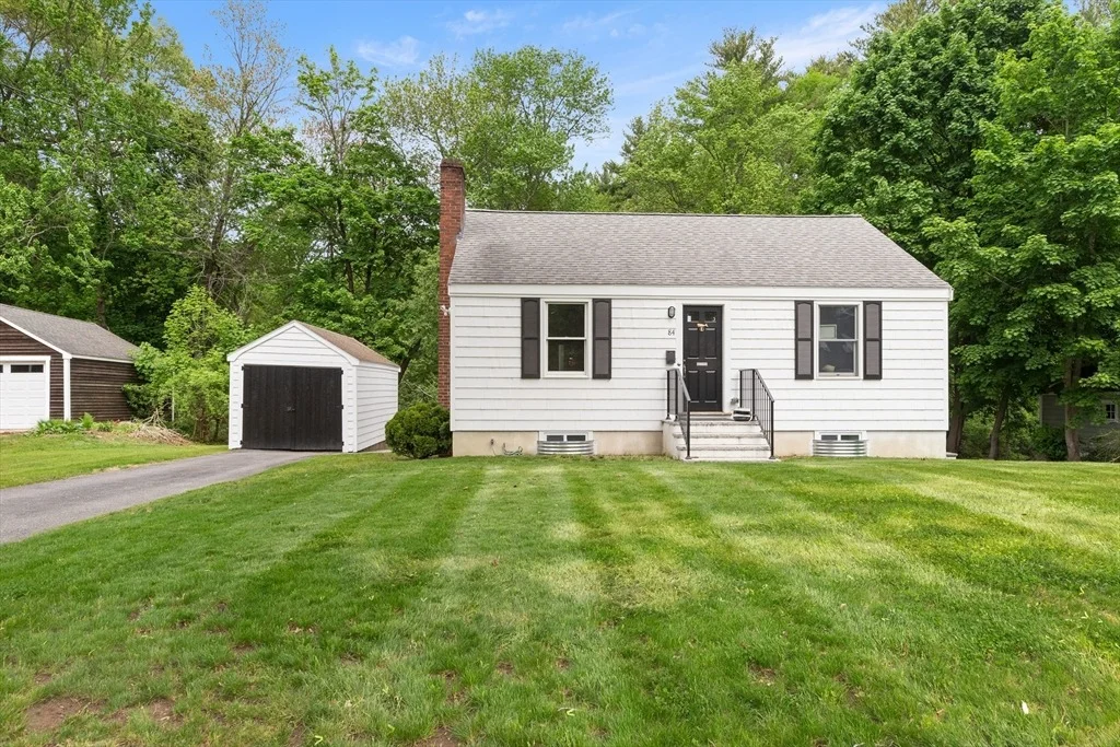 Photo of 84 Crest Rd