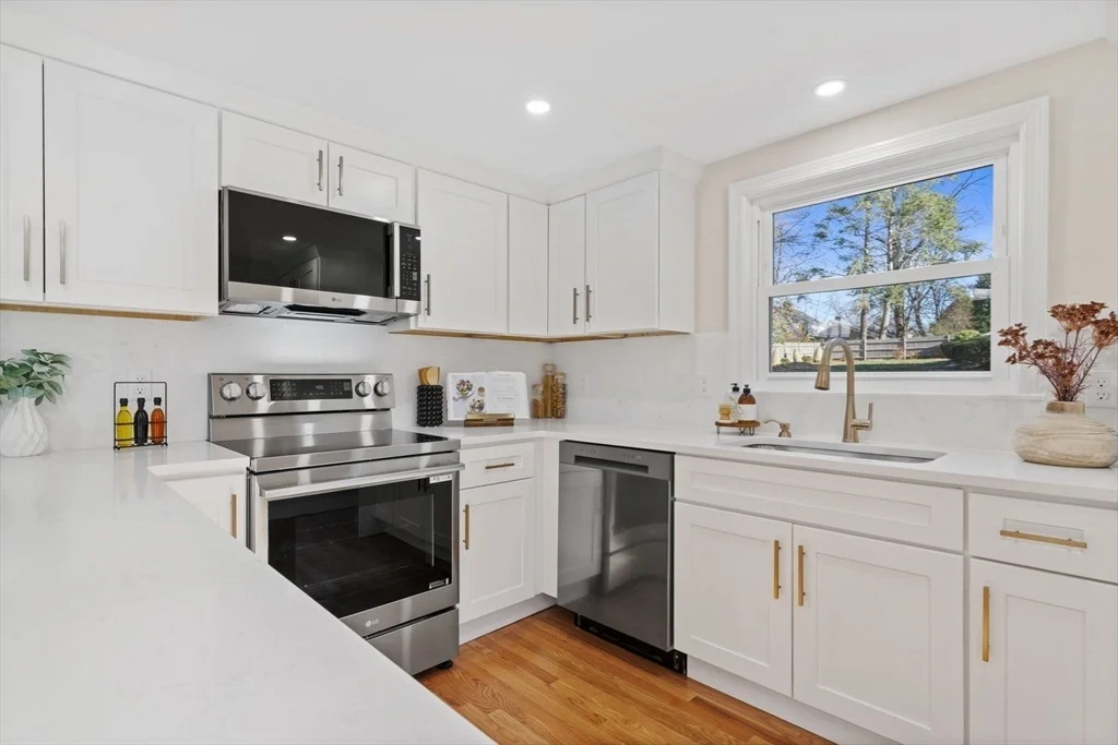 Photo of 6 Puritan Ln