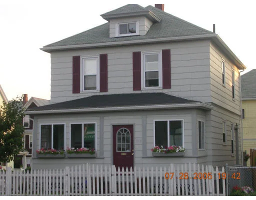 Photo of 372 Main St