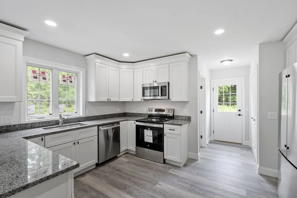 Photo of 572 Pleasant St