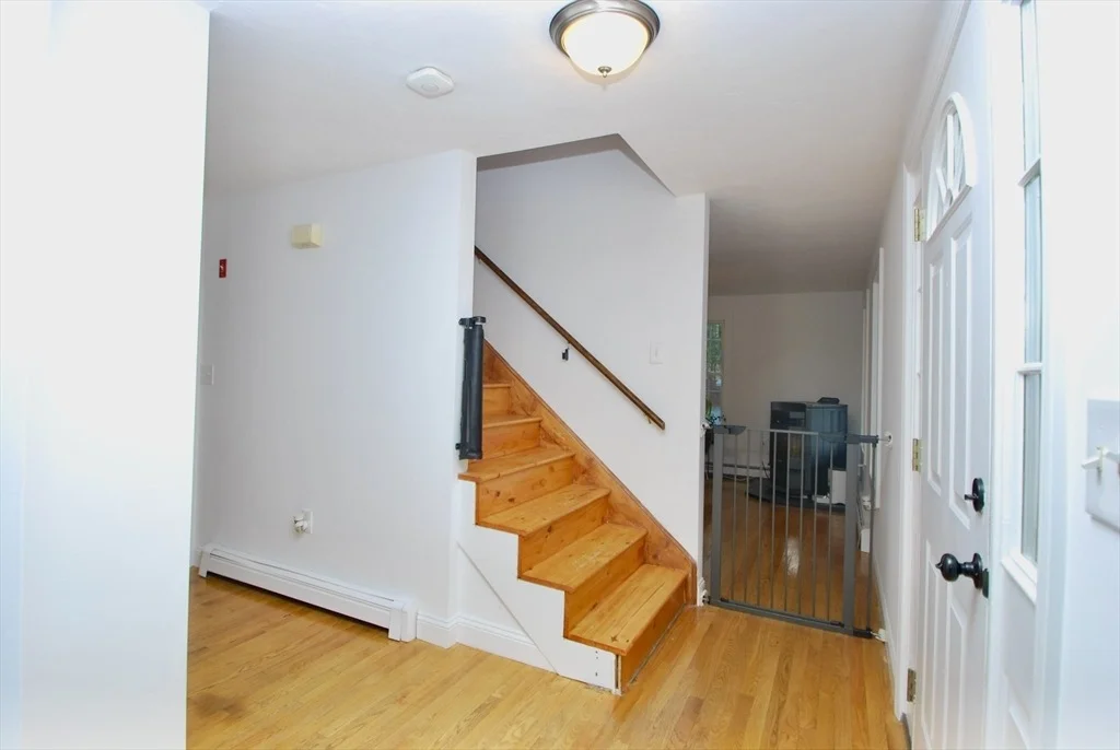 Photo of 11 Edgewater Ln