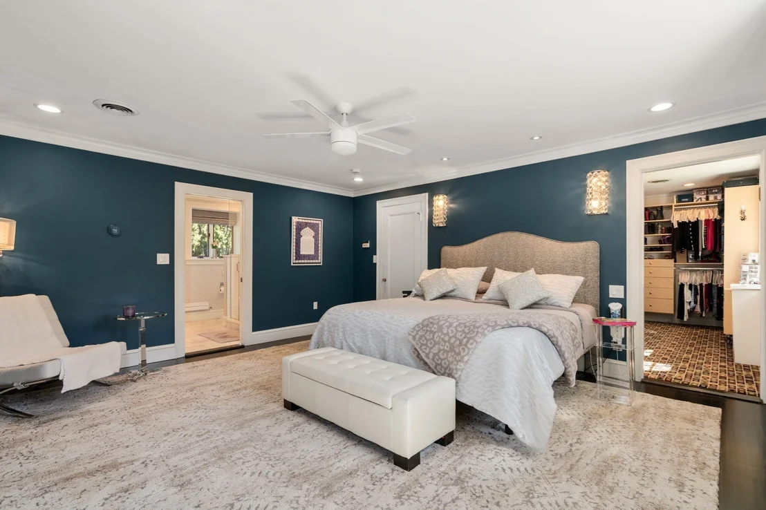 Photo of 393 Commonwealth