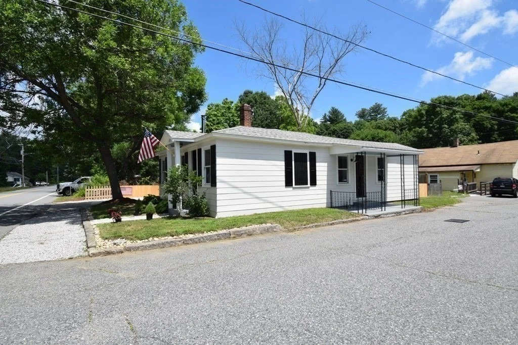 Photo of 433 Putnam Hill Rd