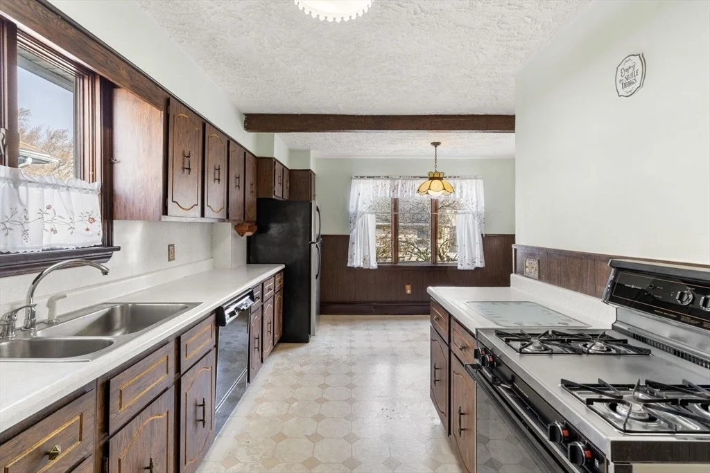 Photo of 37 Greenhalge Ave
