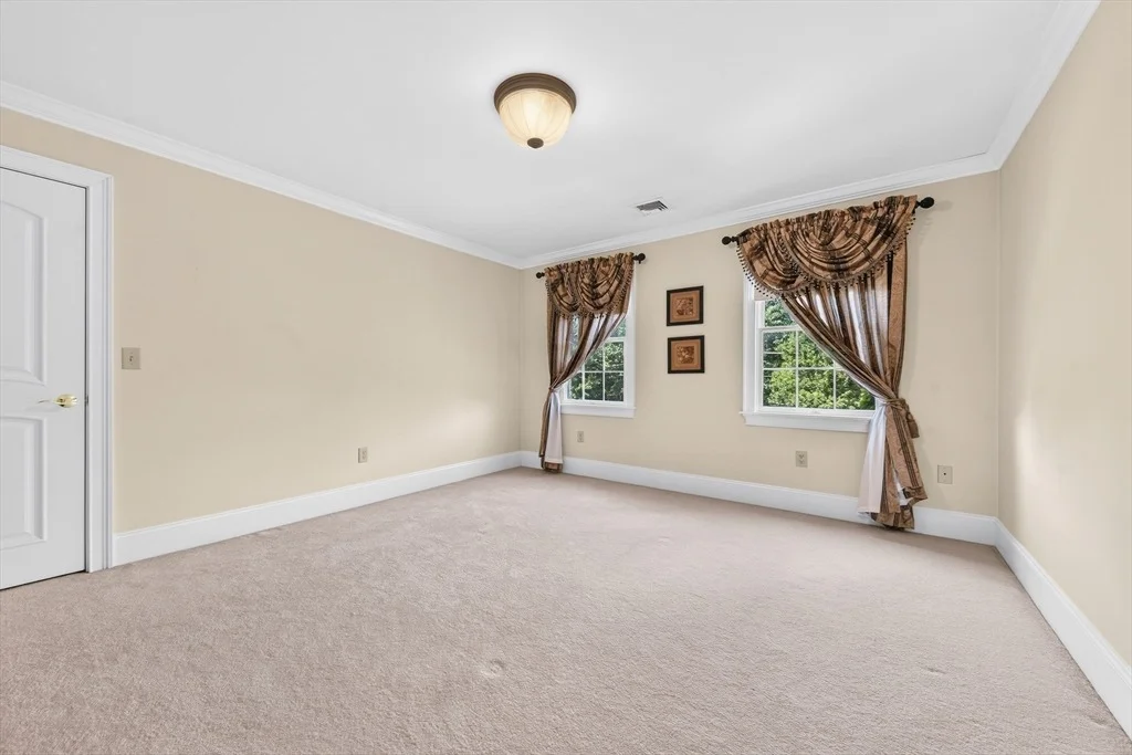 Photo of 385 Scott Rd