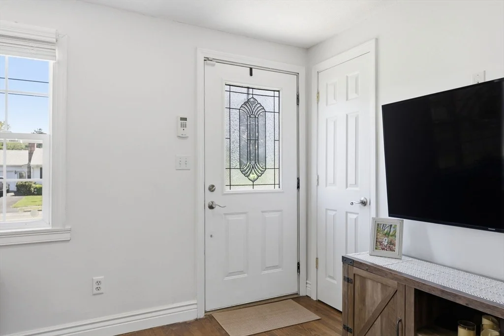Photo of 303 College St