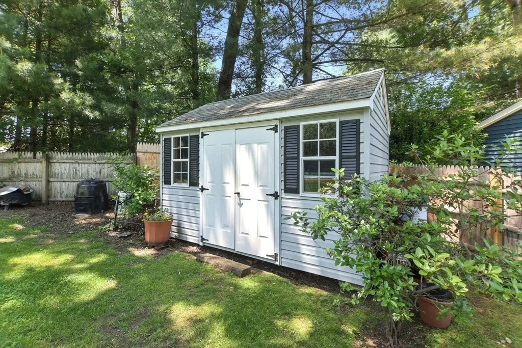 Photo of 230 Meadowlark Dr
