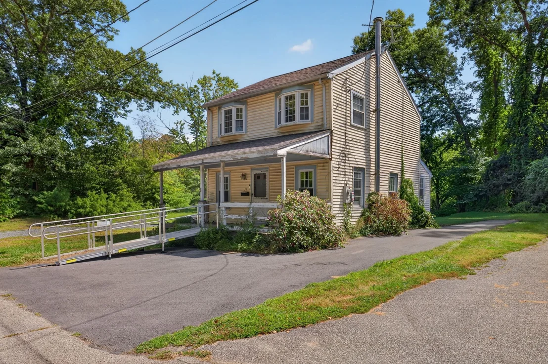 Photo of 17 W Cedar Rd