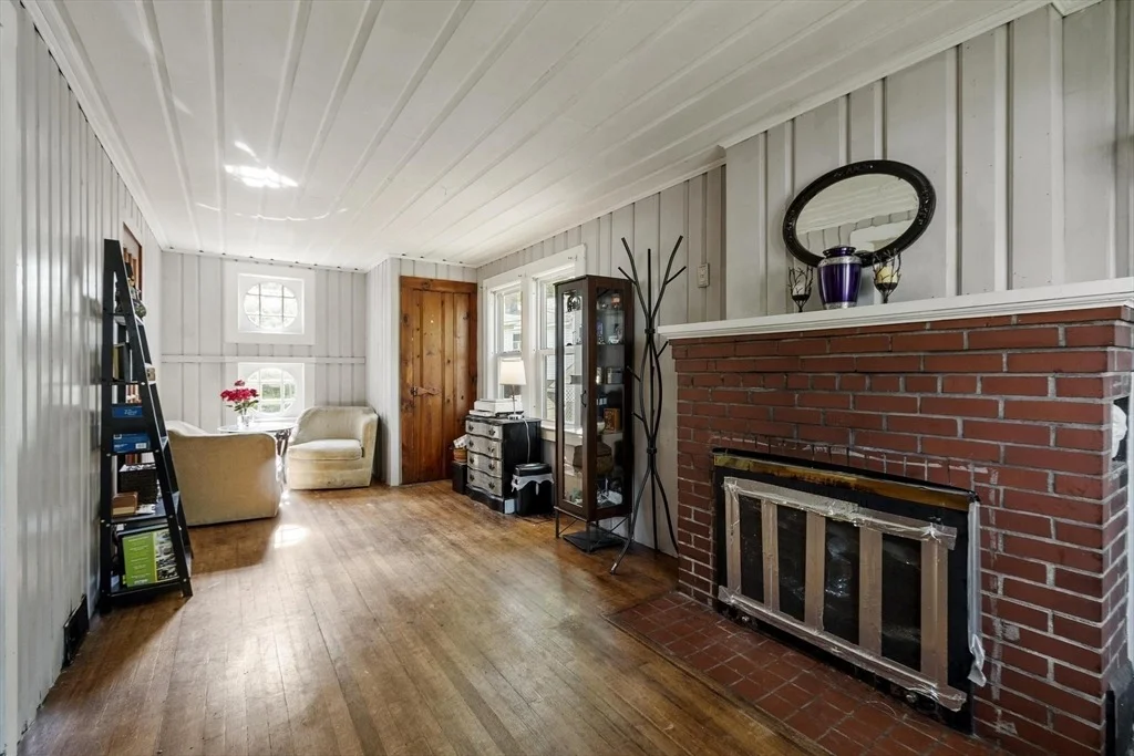 Photo of 284 Drury Ave.
