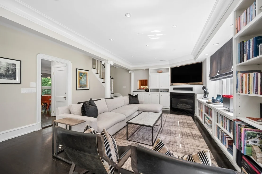 Photo of 1175 Centre St